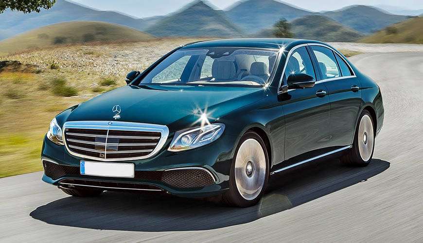 Berlina Mercedes E-Class o simile